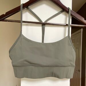 Sz 6 lululemon Flow Y Bra Nulu Light Support, A-C Cups